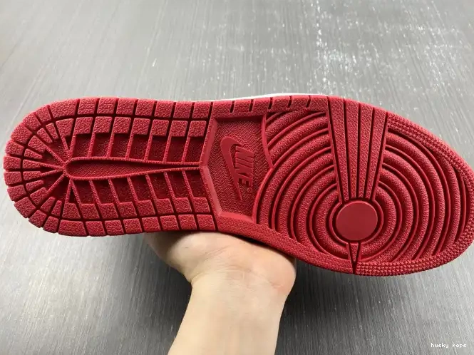 Rep Husky Low Jordan Air Chicago Retro 1 705329-600 0517